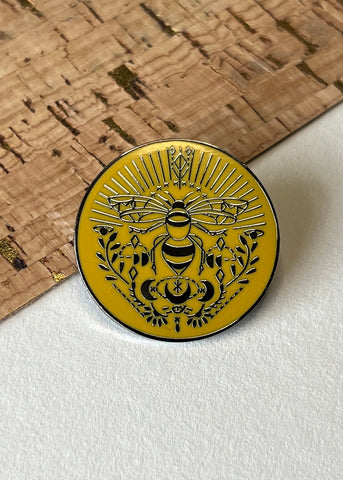 BEE ENAMEL NEEDLE MINDER By Rikrack Embroidery