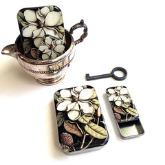 Magnolia Tin NEEDLE CASE NEEDLE ORGANIZER-Small