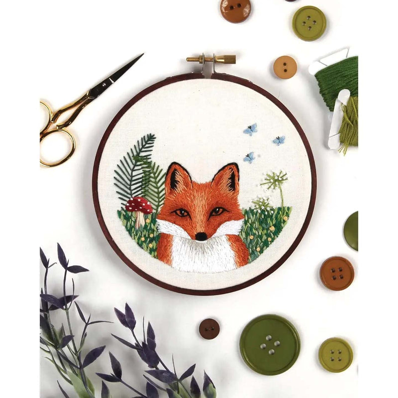 Animal Embroidery Workbook - Step-By-Step Techniques By Jessica Long