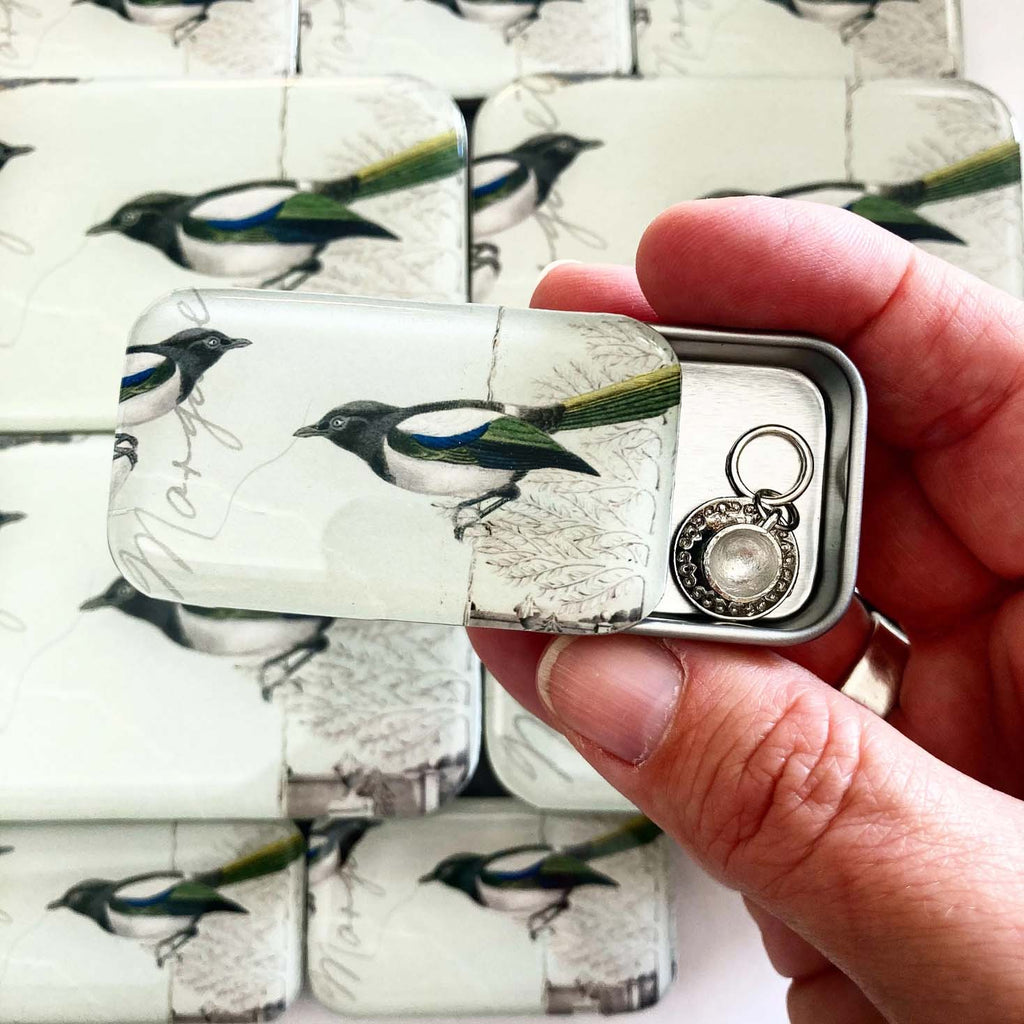 Magpie Tin NEEDLE CASE NEEDLE ORGANIZER-Small