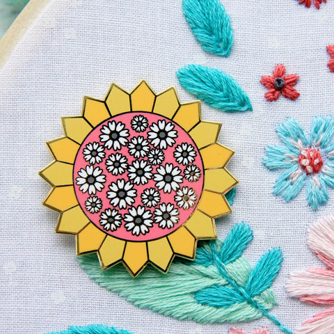 Sunny Daisy Dresden Magnetic Needle Minder by Flamingo Toes