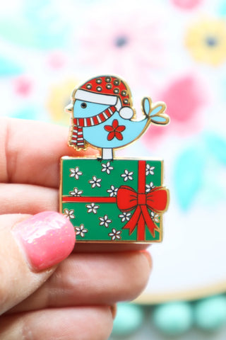 Christmas Birdie Magnetic Needle Minder by Flamingo Toes