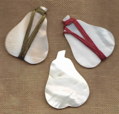 Kelmscott Design's Pear- Mother of Pearl Thread Winder